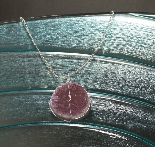 Pendentif druse de cristal sur chaîne argent