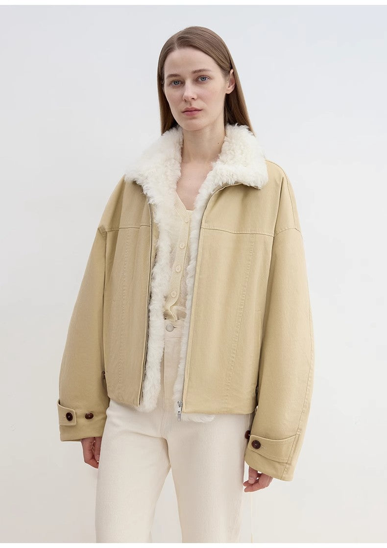 "Rebellious Escape" detachable contrasting color shearling fur collar down short parka