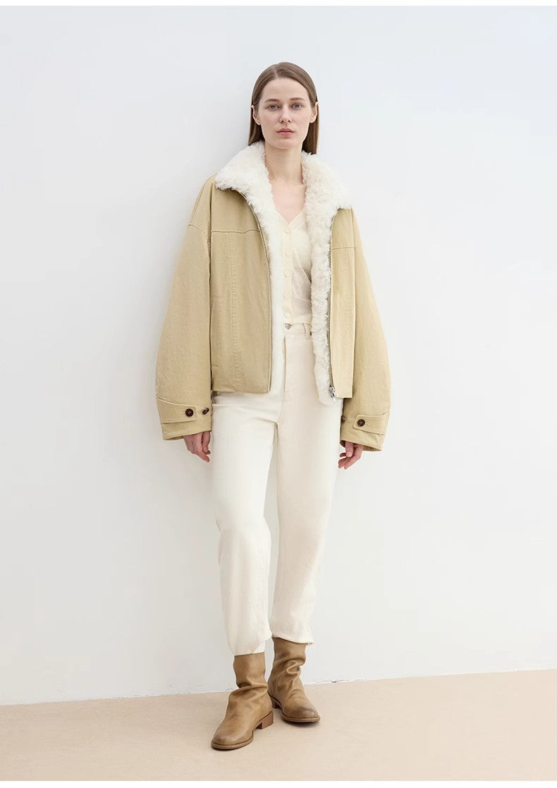 "Rebellious Escape" detachable contrasting color shearling fur collar down short parka