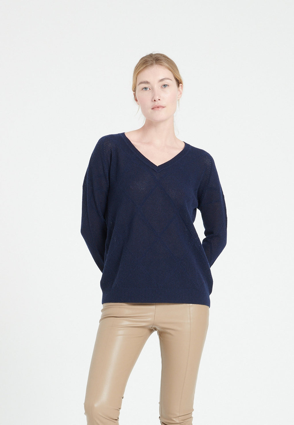Pull col V femme en cachemire ajouré bleu marine - LILLY 31