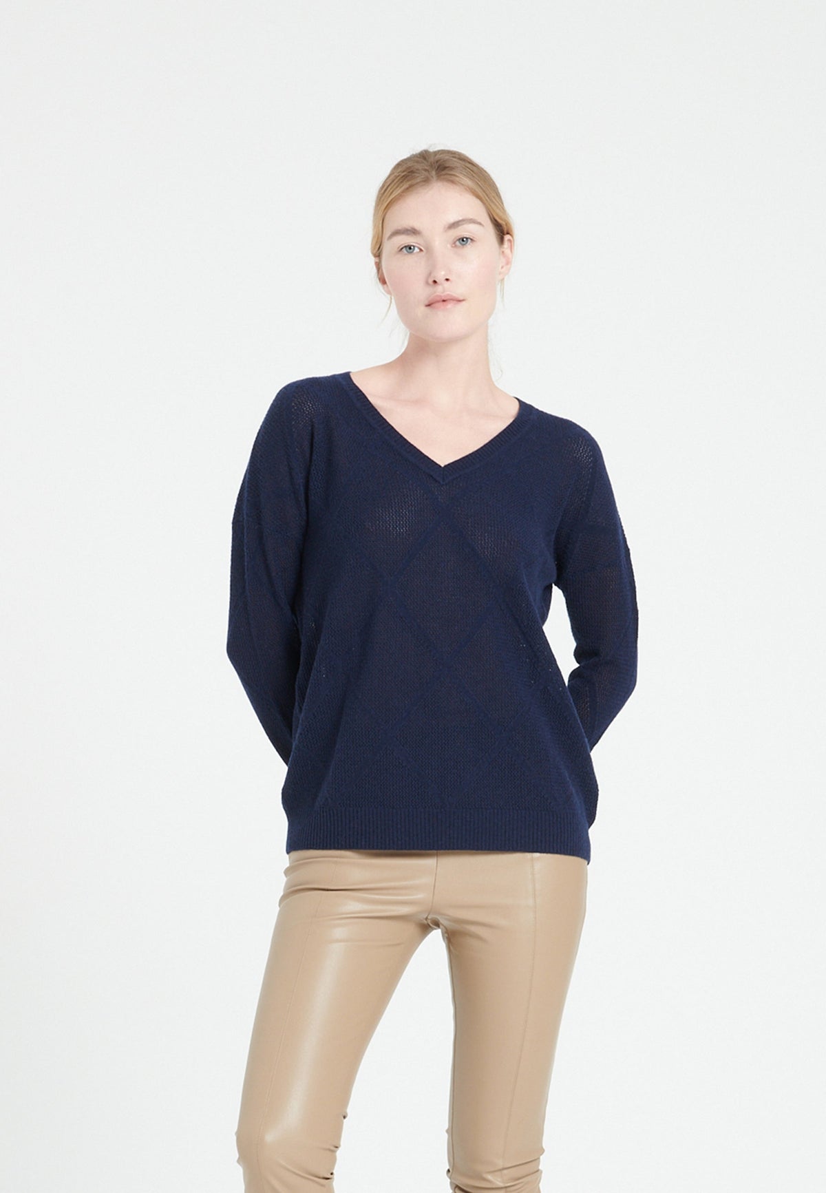 Pull col V femme en cachemire ajouré bleu marine - LILLY 31