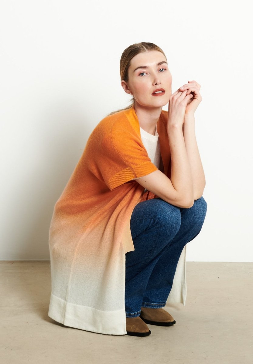 Gilet à manches courtes femme en cachemire déjaugé tie & dye blanc écru & orange - AVA 11A