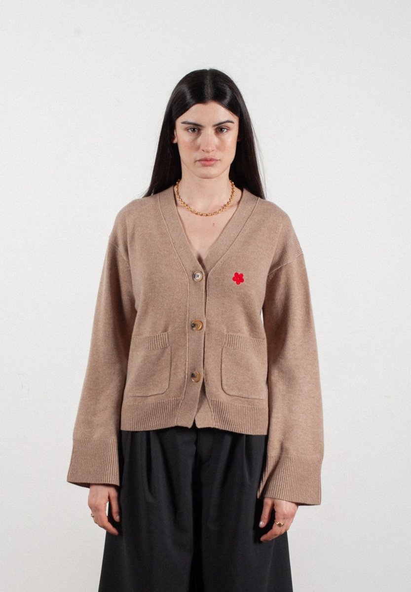 Cardigan col V femme en cachemire & laine 4 fils avec broderie fleur beige foncé - HANA 3