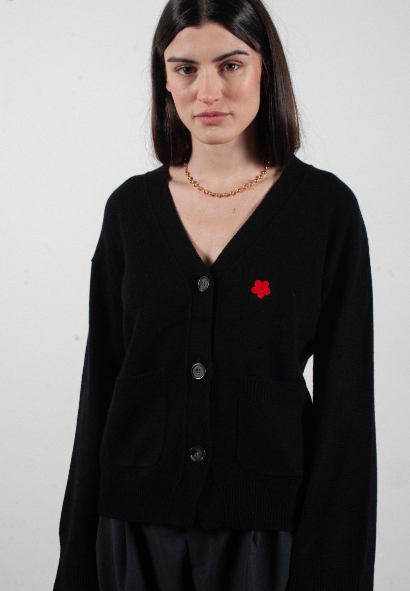 Cardigan col V femme en cachemire & laine 4 fils avec broderie fleur noir - HANA 3