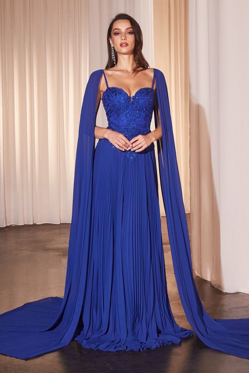 Robe longue évasée plissée à manches cape