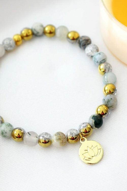 Bracelet élastique agate mousse – breloque lotus or 24K