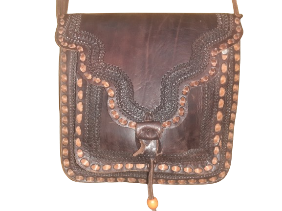 Sac carré en cuir de vachette ciselé