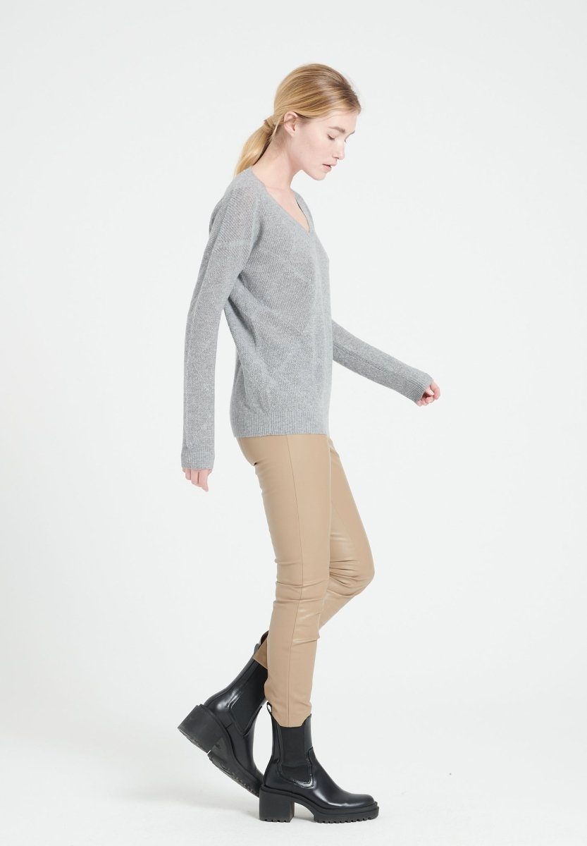 Pull col V femme en cachemire ajouré gris clair - LILLY 31
