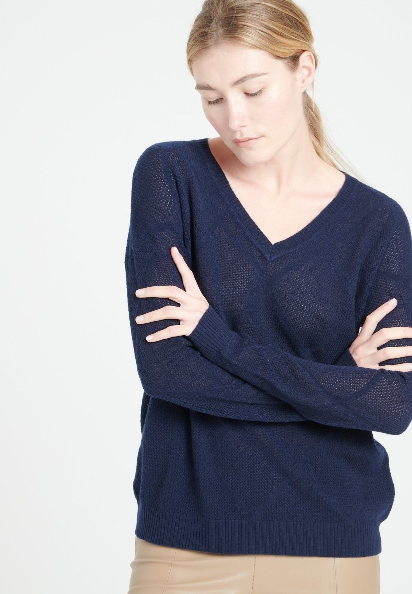 Pull col V femme en cachemire ajouré bleu marine - LILLY 31