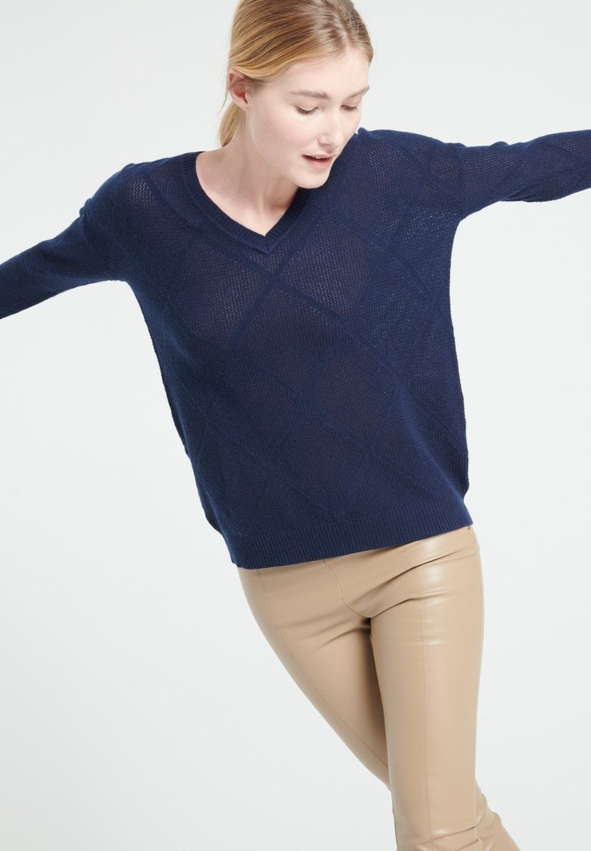 Pull col V femme en cachemire ajouré bleu marine - LILLY 31