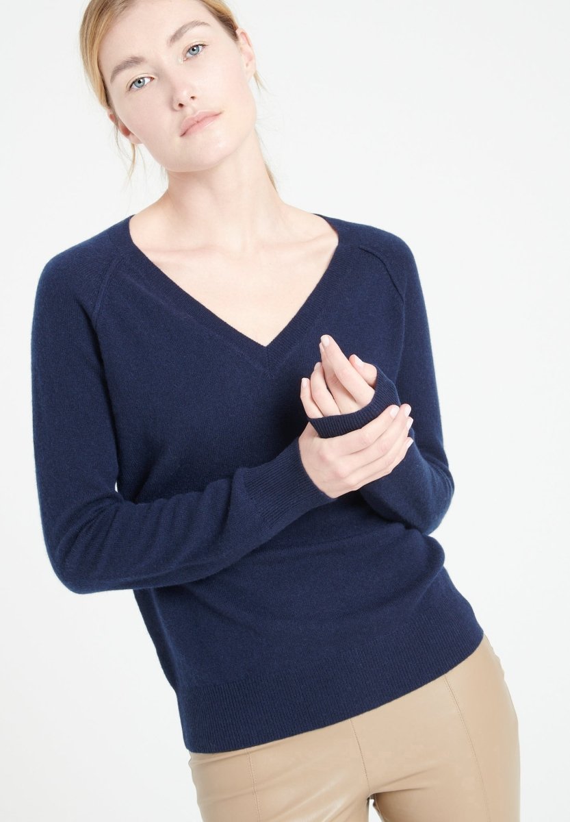 Pull col V femme en cachemire bleu marine - LILLY 6