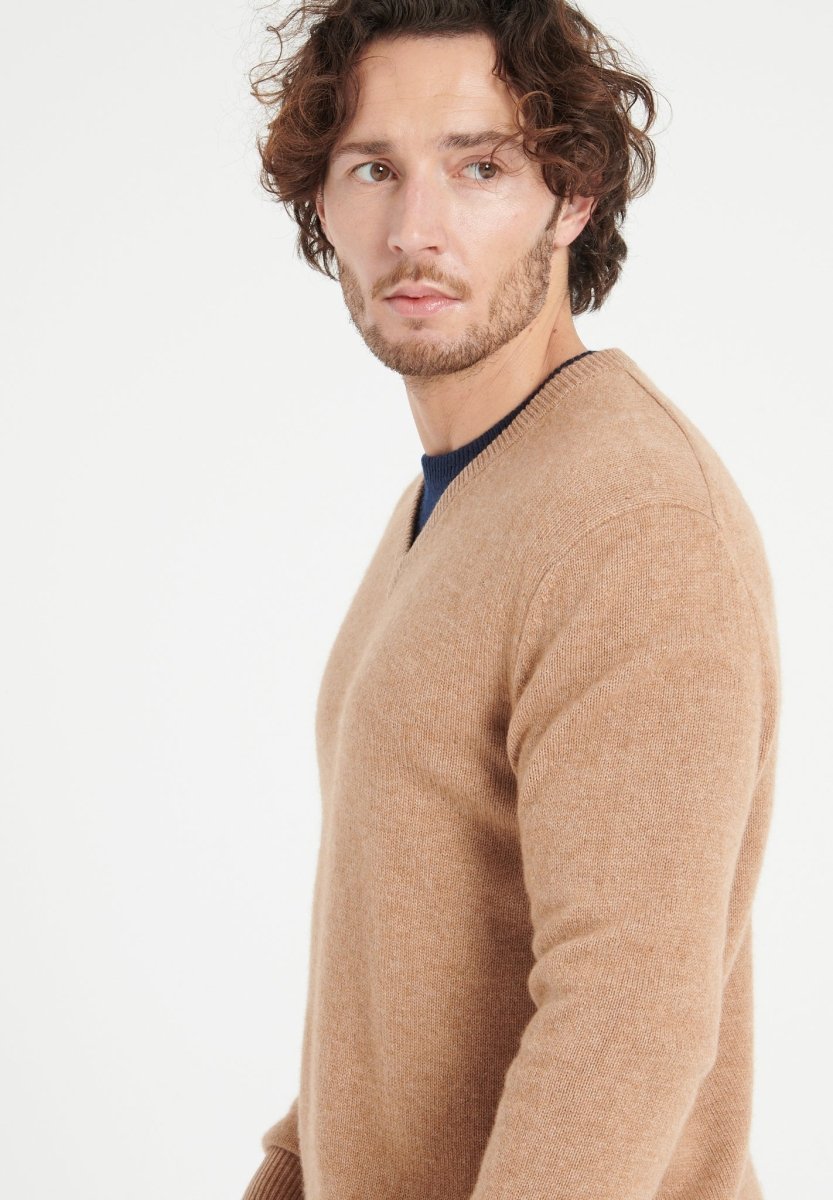 Pull col V homme en cachemire 4 fils camel - LUKE 13