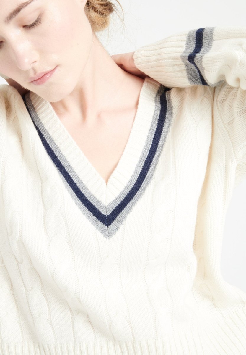 Pull col V femme en cachemire 6 fils blanc écru & navy & gris clair - MIA 10