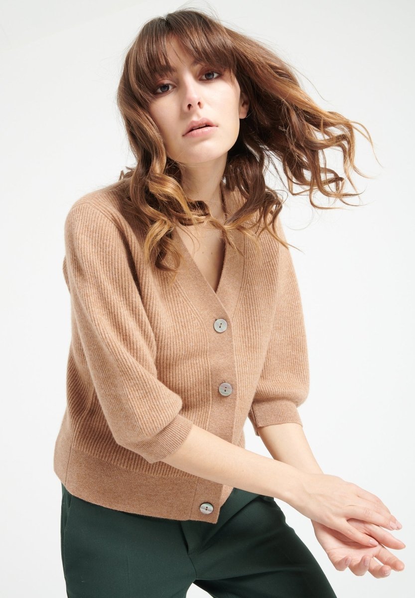 Cardigan col V manches courtes femme en cachemire camel - MIA 13