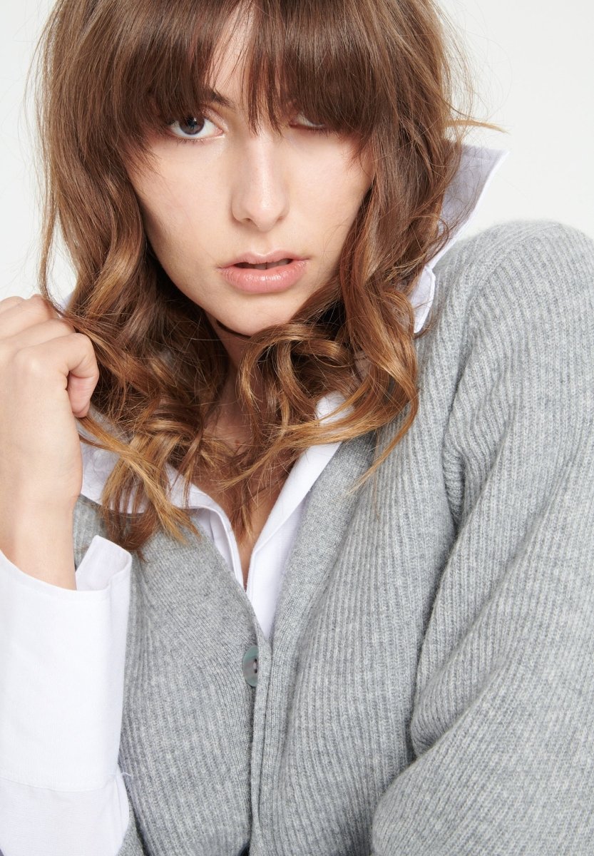 Cardigan col V manches courtes femme en cachemire gris clair - MIA 13
