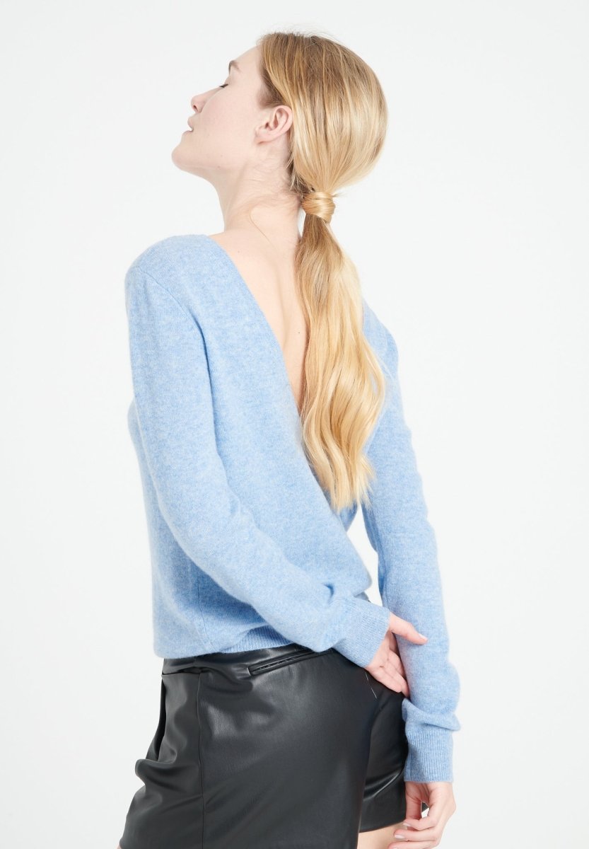 Pull décolleté V dans le dos femme en cachemire bleu ciel - MIA 7