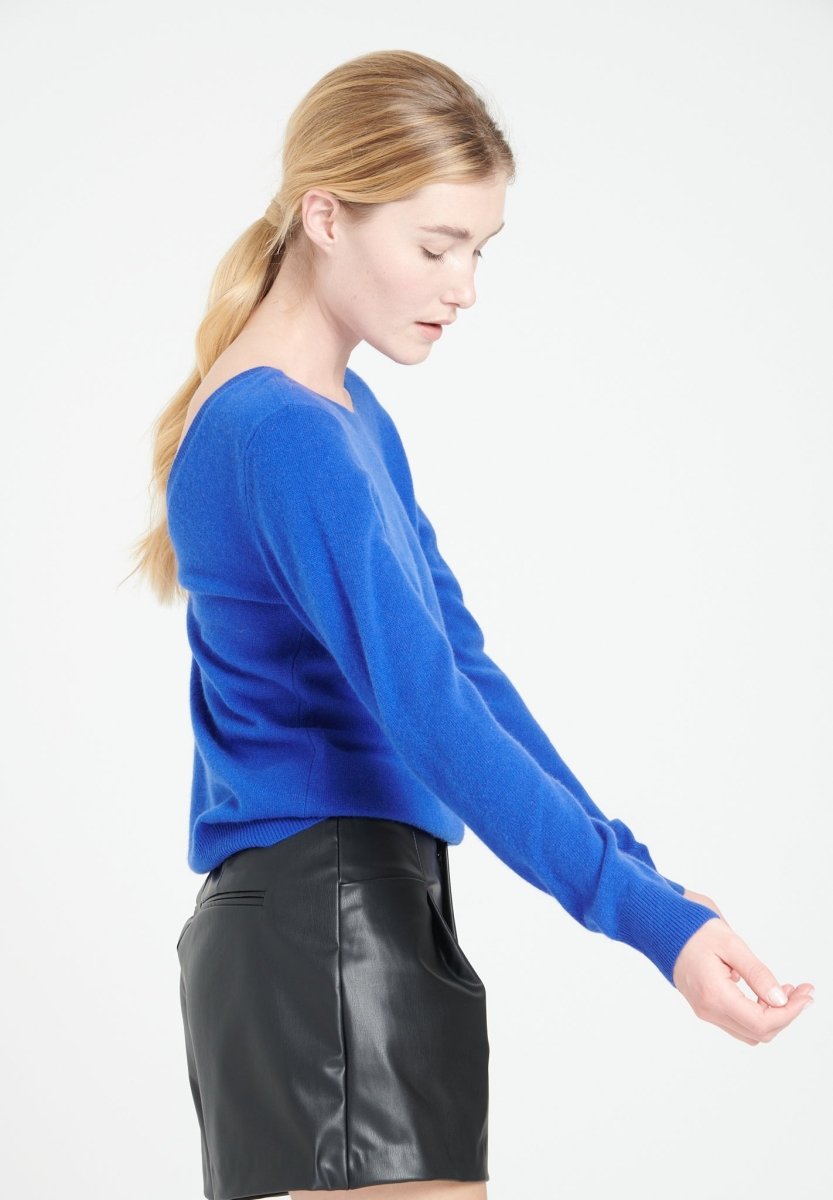 Pull décolleté V dans le dos femme en cachemire bleu roi - MIA 7
