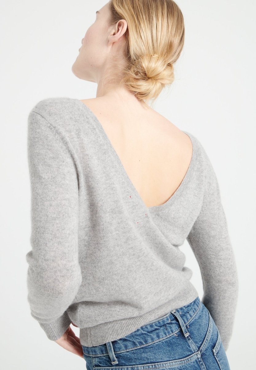 Pull décolleté V dans le dos femme en cachemire gris clair - MIA 7