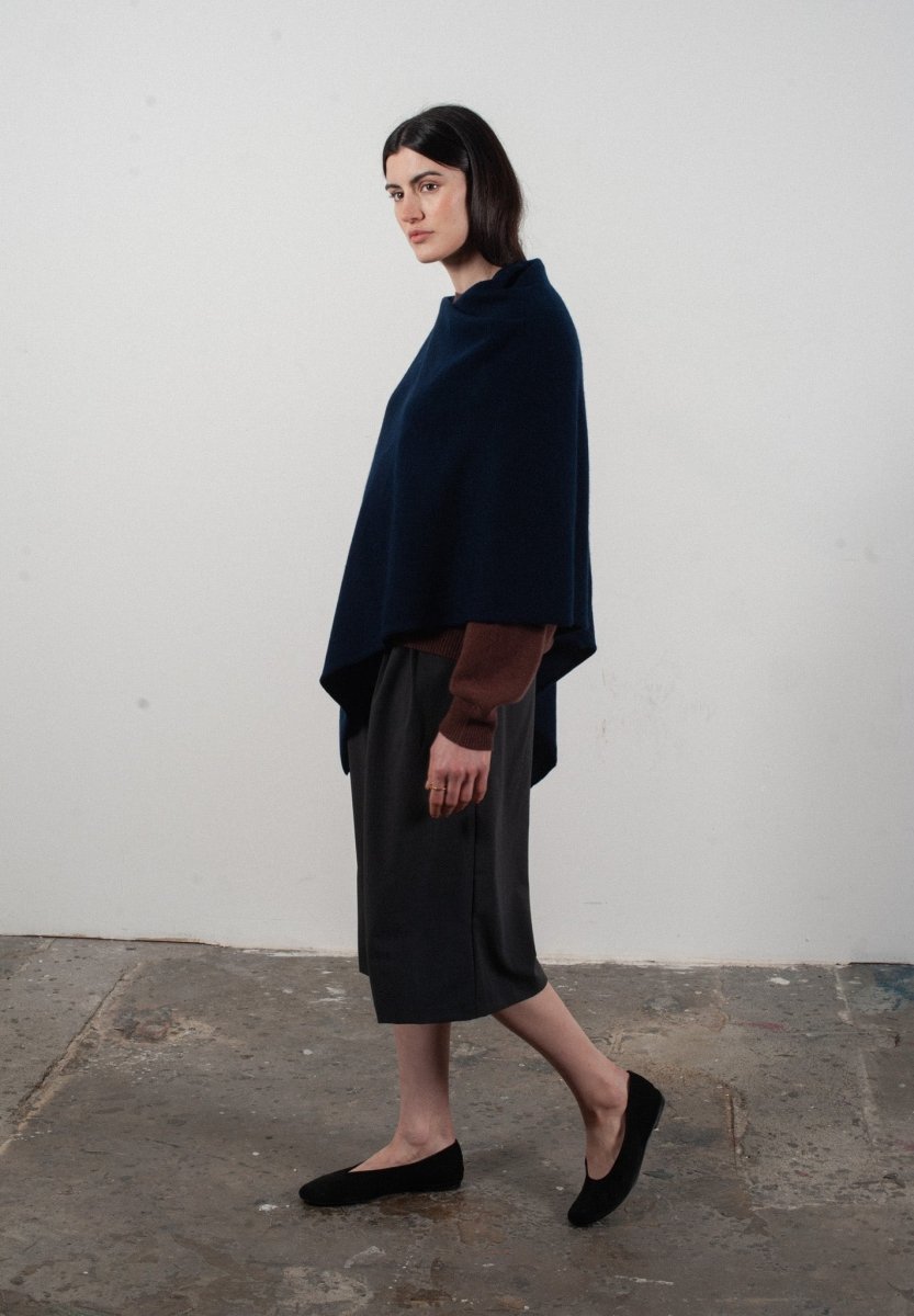 Poncho femme en cachemire bleu marine - LILLY 9
