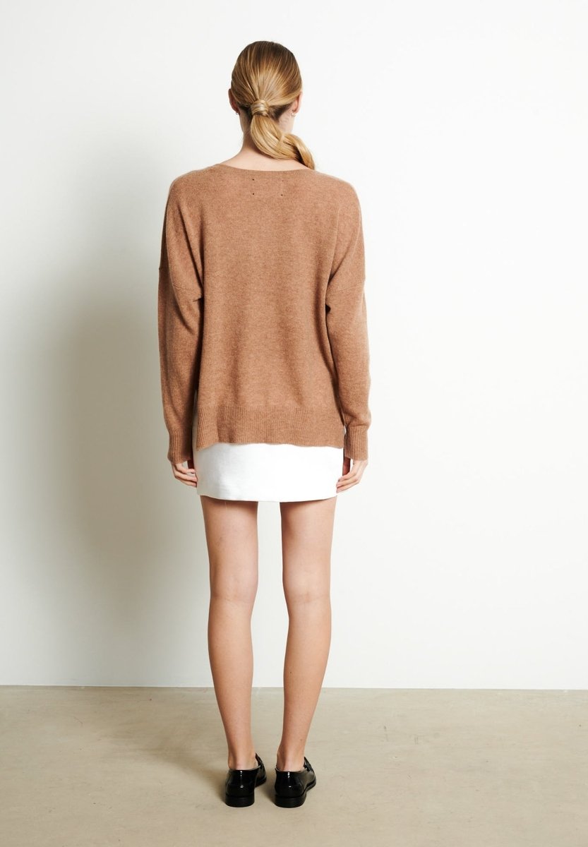 Pull col V femme en cachemire camel - RIA 3