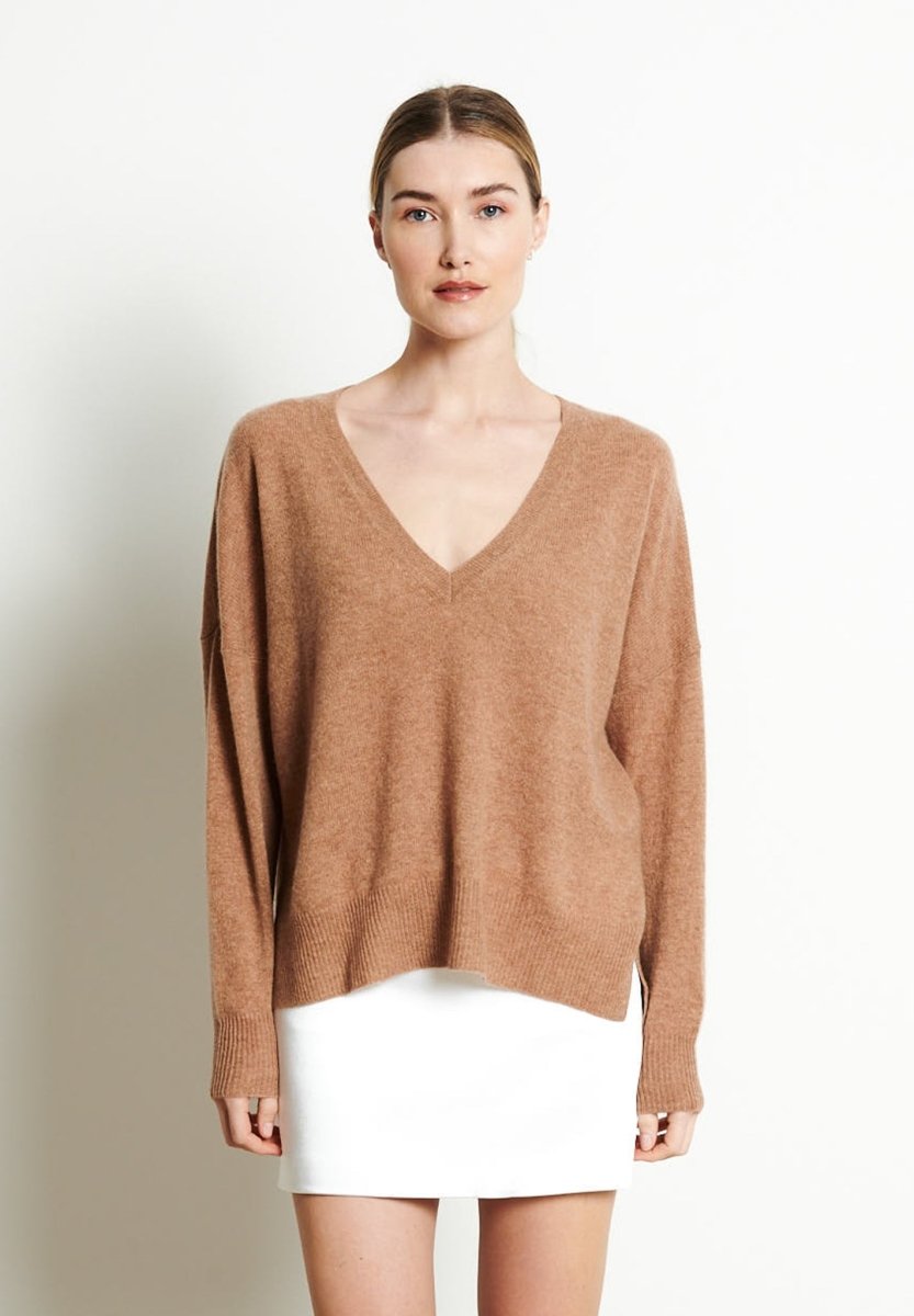Pull col V femme en cachemire camel - RIA 3