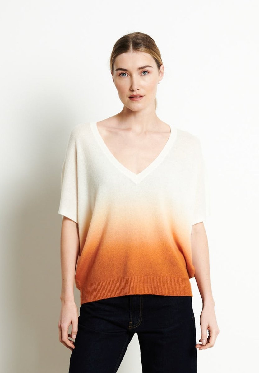 Pull col V manches chauve souris femme en cachemire tie & dye blanc écru & orange citrouille - RIA 7A