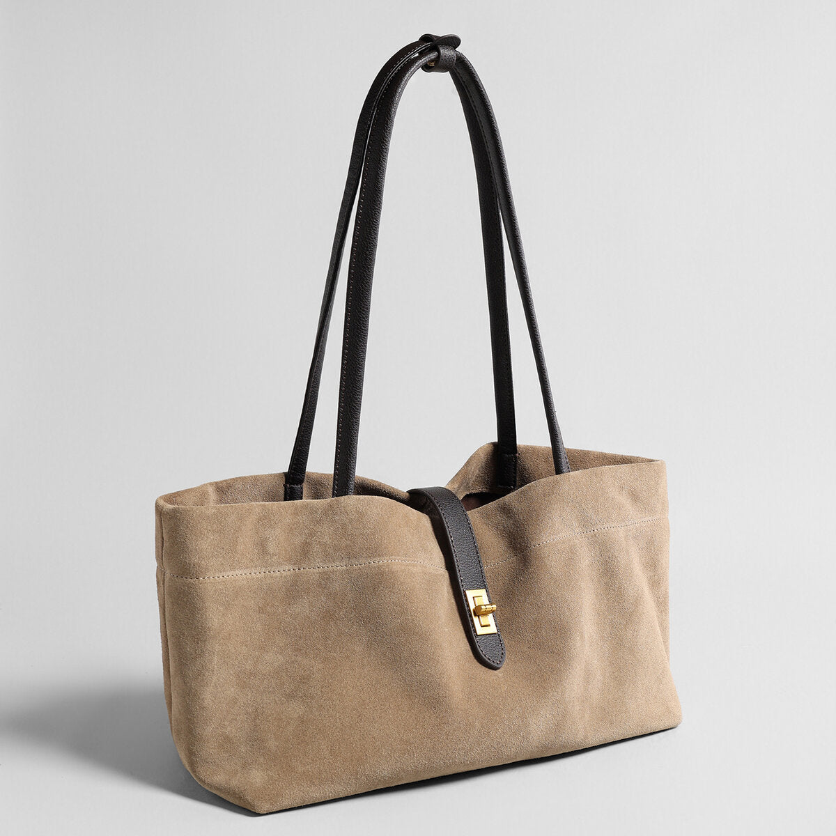 Sac cabas en daim à fermoir tournant – anses en cuir contrastées