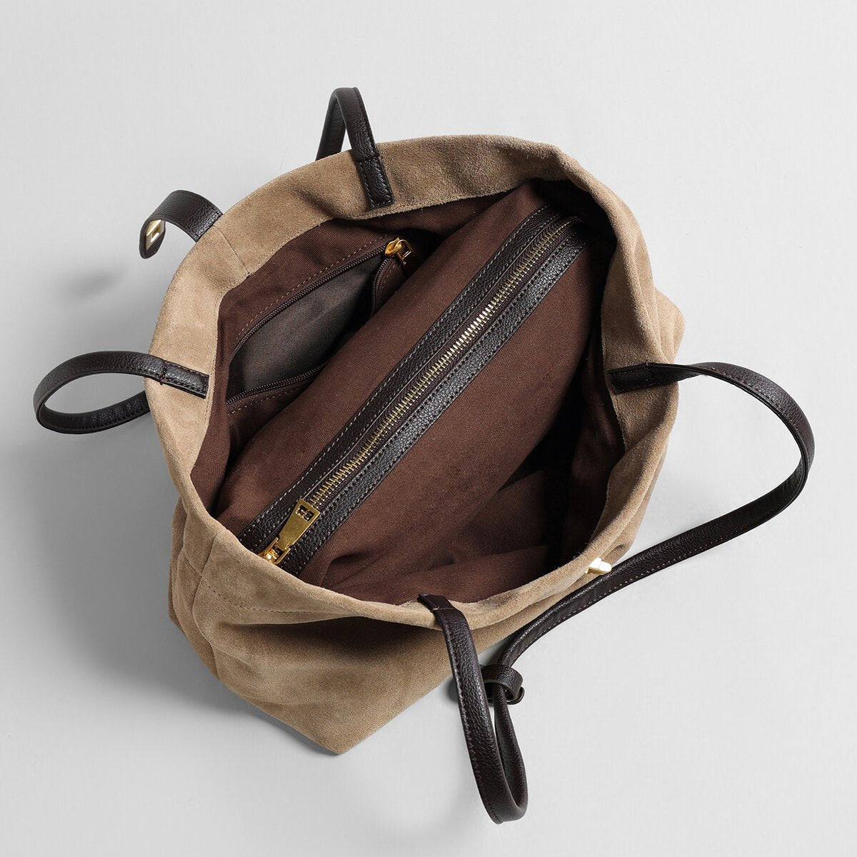 Sac cabas en daim à fermoir tournant – anses en cuir contrastées